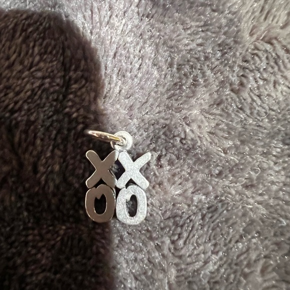 RETIRED James Avery XOXO Charm - Picture 2 of 2